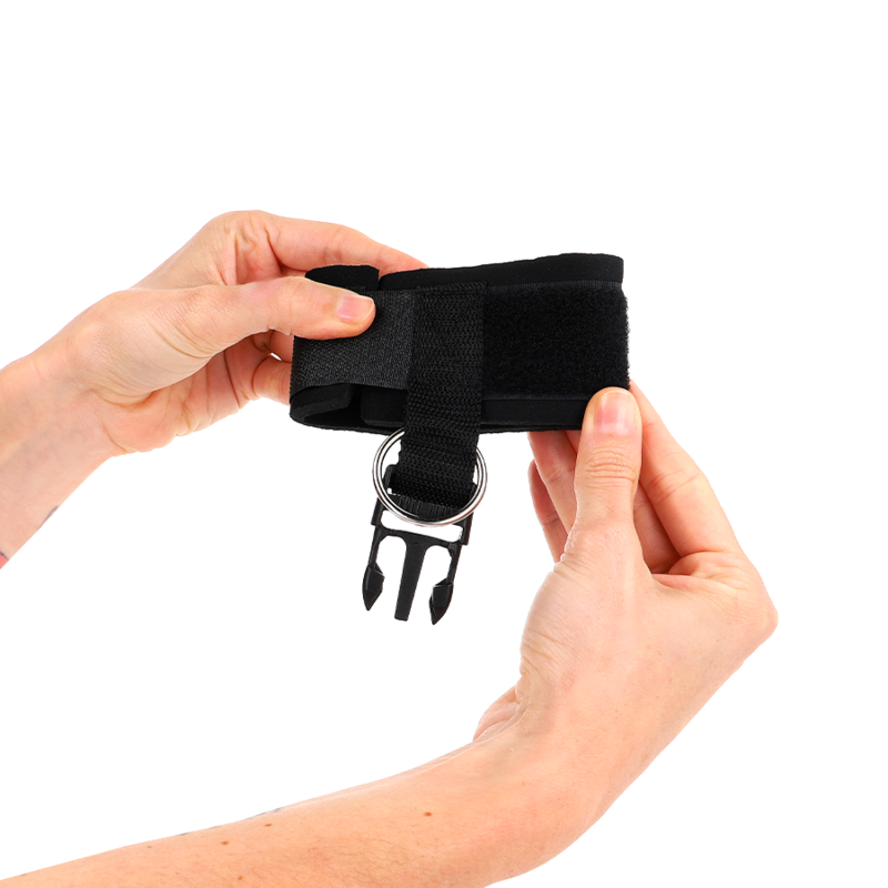 KINK - NEOPREN HANDGELENKFESSELN MIT KLETTVERSCHLUSS SCHWARZ VERSTELLBAR 22-34 CM – Bild 4